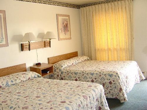 Viking Jr. Motel Saint Peter Room photo